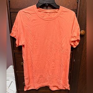 Stori Short Sleeve Crew Neck T-Shirt in Coral